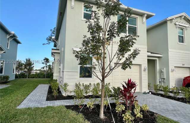 357 SE Crossoak Ln Gallery 1