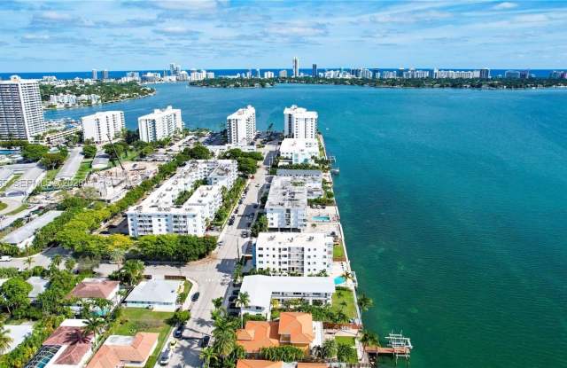 1750 S Treasure Dr photos photos