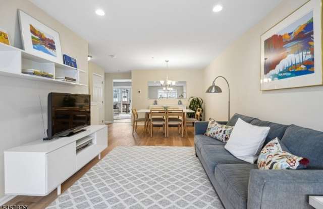 55 Greenbrook Dr Gallery 3