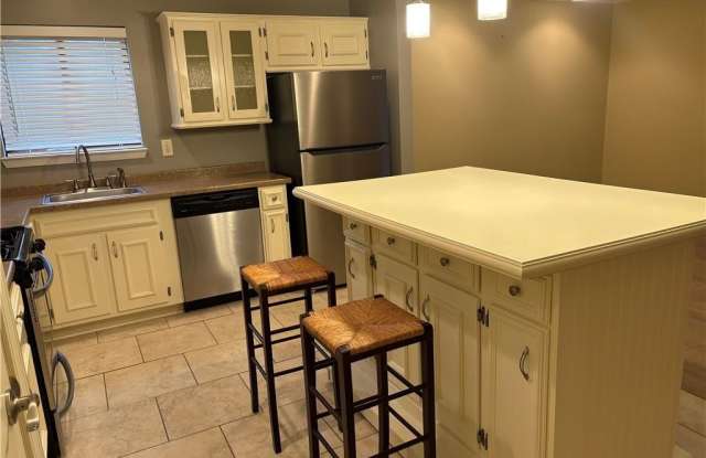 1914 Powers Ferry Trace SE photos photos