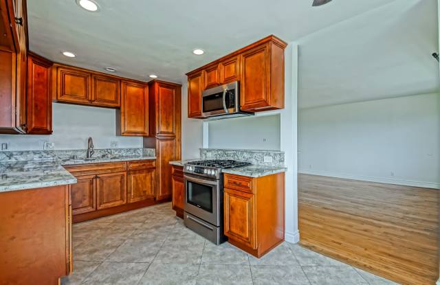 Spacious Three Bedroom Three Bathroom Two-Story Apartment With Private Pool Access And Balcony With Pool View. Gallery 2