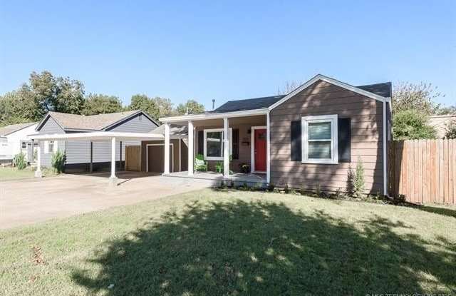 1123 E 38th Place Gallery 1