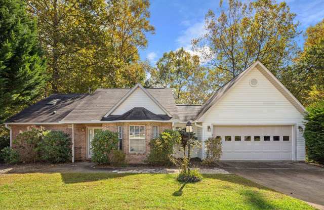 One-Level House - Sweet South Asheville Neighborhood - 8 Gatehouse Court, Asheville, NC 28803