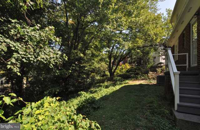 6011 WOODACRES DRIVE Gallery 4
