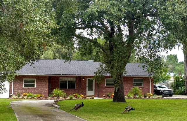 4Bed 3Bath Pool Home on 1/2+ Acre and 6 Car Garage photos photos