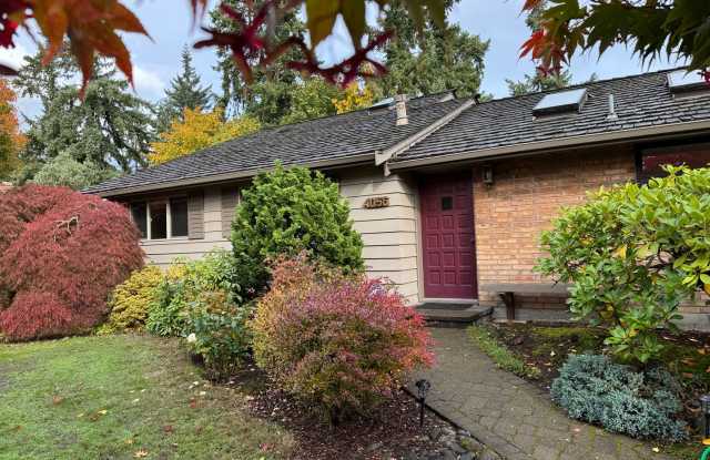 SPECIAL PROMOTION-Cozy 5 bedr 3 bath rambler with daylight basement, minutes to Somerset schools - 4056 134th Avenue Southeast, Bellevue, WA 98006