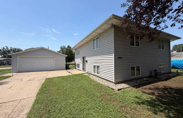 $2500 - 3 Bed 1.5 Bath Home in Riverside photos photos