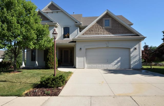 1626 Deer Trl - 1626 Deer Trail, Waukesha, WI 53189