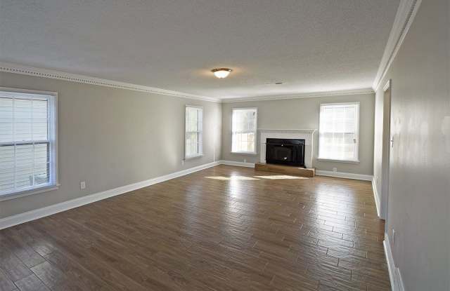 4 Bedroom, 2.5 Bathrooms Near S Germantown Rd and Winchester Gallery 4