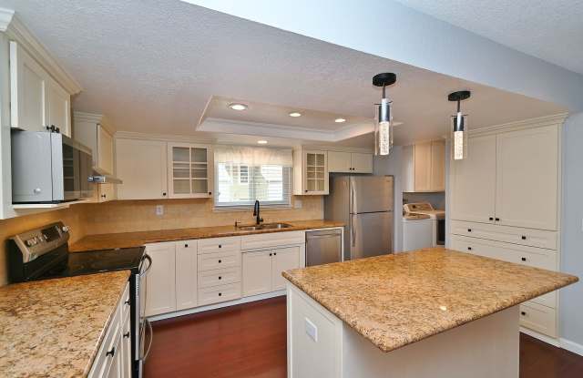$3,695 - GORGEOUS PARKMONT TOWN HOME IN CENTRAL FREMONT SHOWS LIKE A MODEL - 37969 Lavender Common, Fremont, CA 94536