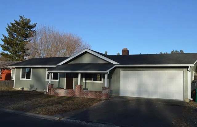 Three bedroom, two bath house less than 5 miles from OIT/Skylakes Medical center - 1017 Merryman Drive, Klamath Falls, OR 97603