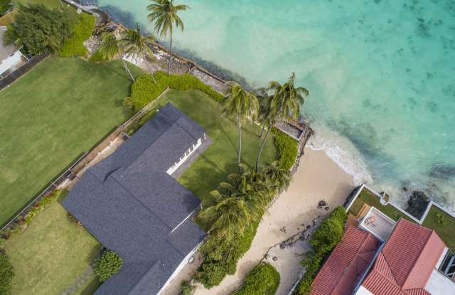 Gorgeous Oceanfront Home w/Mokulua Isle Views, Yard & AC: Lanikai Oceanside Gallery 3