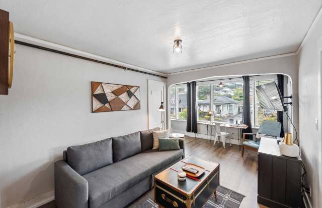 Coos Bay Apartments at Heritage House #1: Pet-Friendly Comfort Gallery 4