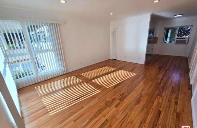 1438 S Barrington Ave photos photos