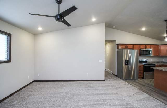 Beautiful 3 bedroom 2 bath unit at 620 Samantha St. in Tea, SD. Gallery 4