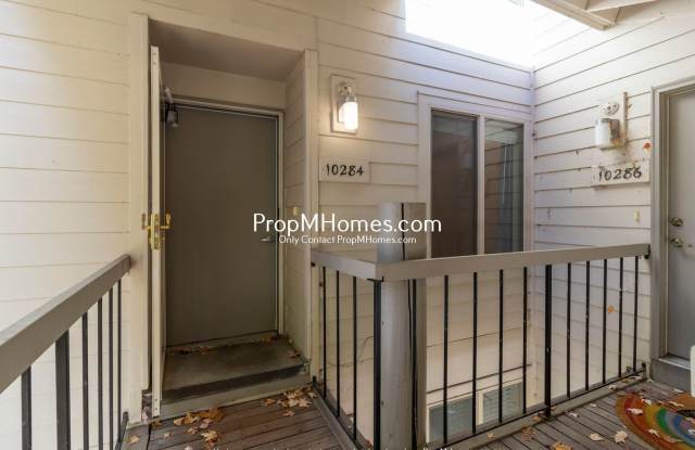 Three Bedroom Condo in Beaverton + Private Outdoor Deck! Gallery 3