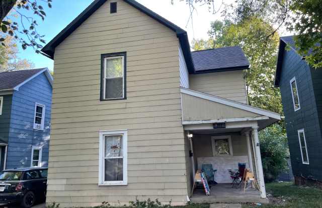 4 Bed, 1 Bath On Campus Gallery 1