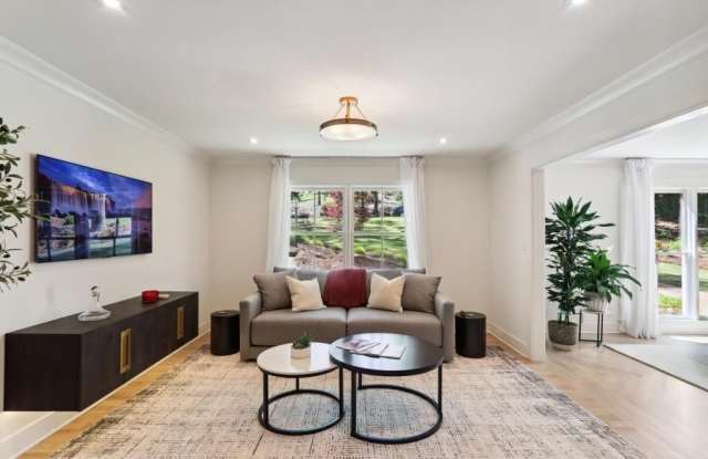 1007 Somerset Drive NW Gallery 4