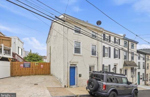 195 CONARROE Street Gallery 1