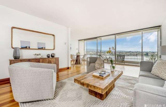 Two Bedroom Condo in Oakland Available Now!! - 1555 Lakeside Drive, Oakland, CA 94612