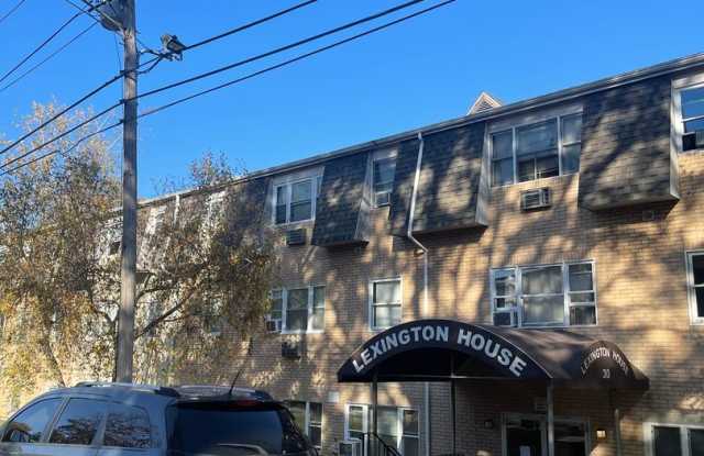 North - End 3 Bedroom, 1 Bath 3rd Floor Condo Unit Gallery 1