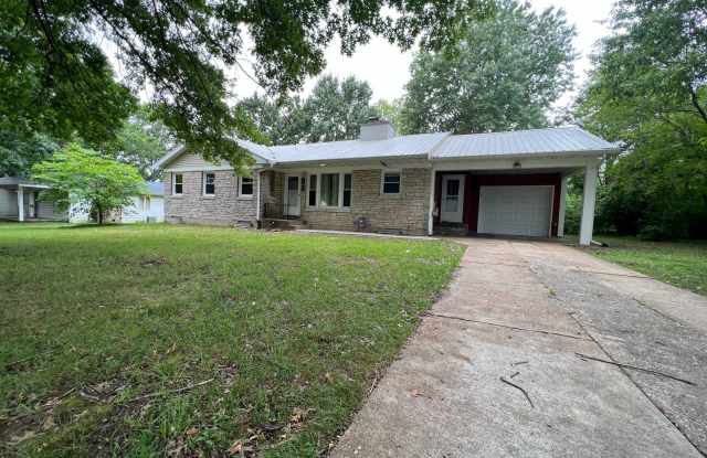 Spacious 3BD/2BA close to Mark Twain Elementary. Pets will be considered with a Pet Fee. 1 Car Garage photos photos