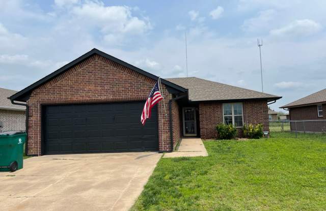 GEOTHERMAL Heat and Air! 3 Bedroom/2 Bathroom with attached 2 Car Garage - 8508 North Phillips Avenue, Oklahoma City, OK 73114