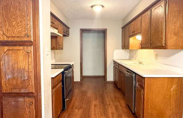 3 BEDROOM DUPLEX | EDMOND SCHOOLS Gallery 1