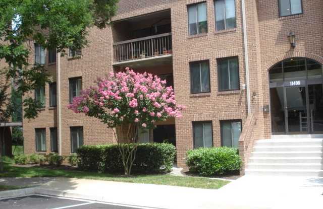 Large 2BR/1BA condo in gated community. Walking distance to Metro. photos photos Large 2BR/1BA condo in gated community. Walking distance to Metro. photos photos