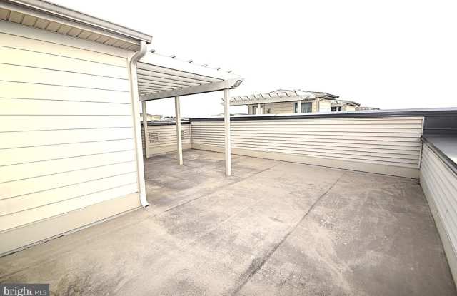 44878 TIVERTON SQ Gallery 3