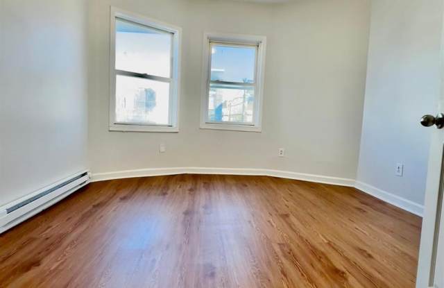 489 S 17th Street S unit: 2 photos photos
