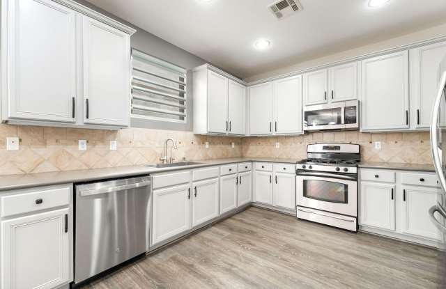 4-Bedroom in Gated Community within Mountains Edge Gallery 3