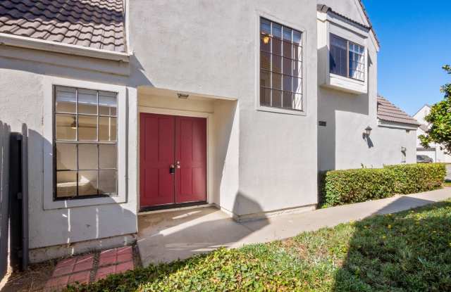 Renovated 2bed x 2.5bath Townhouse with Private Patio & 2-Car Garage Gallery 4