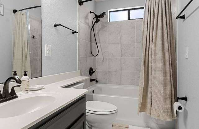 231 Grosvenor Ct photos photos