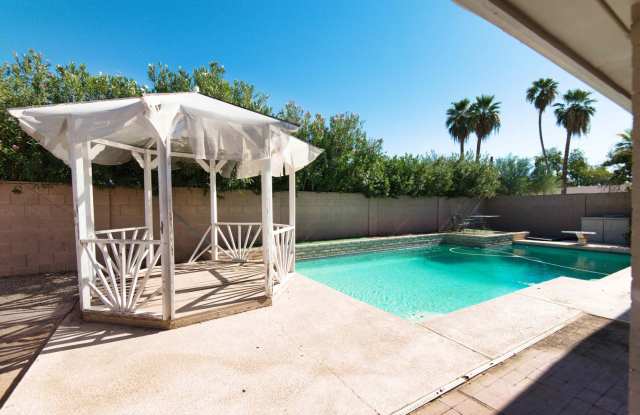 Charming 5-Bedroom Pool Home in Prime Tempe Location photos photos