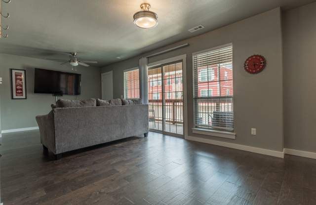 Fully Furnished Condo!!  3 bedroom 2.5 bath minutes from the U of A!!!! Gallery 3