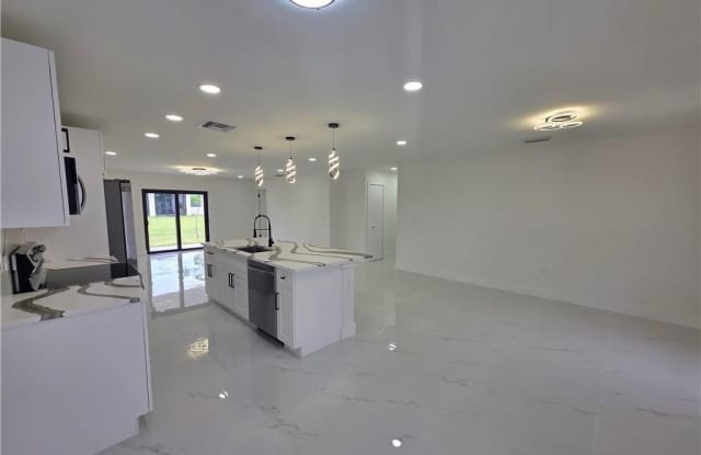 1918 NW 21st Ter Gallery 3
