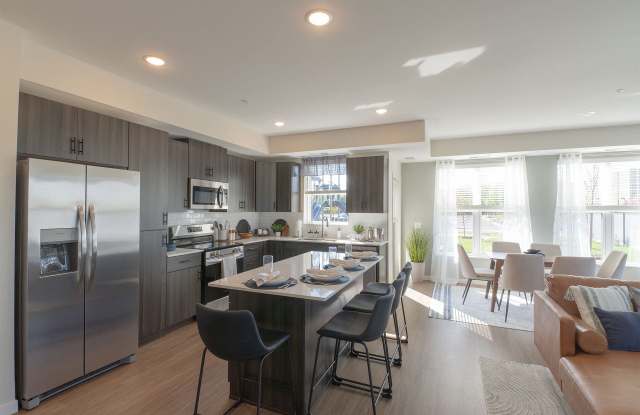 The Plaza at Hazeltine Apartments photos photos