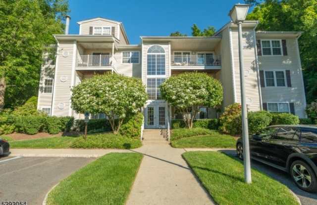 78 Brookside Ln - 78 Brookside Lane, Mount Arlington, NJ 07856