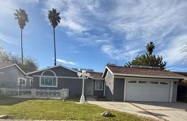 Three Bedroom Two Bathroom Home in Hemet! photos photos