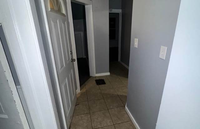 Beautiful 2 Bed 1 Bath APARTMENT PENDING - 725 California Avenue, South Bend, IN 46616