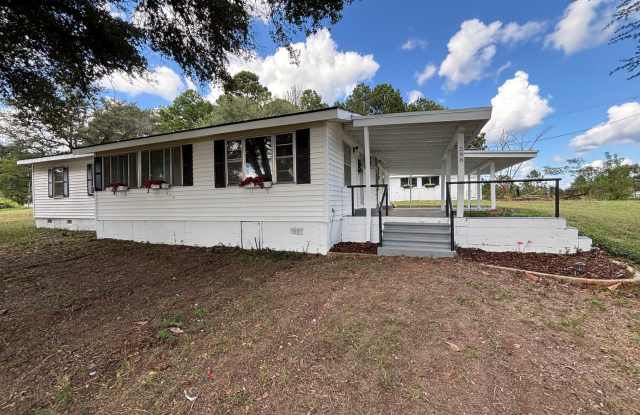 COUNTRY LIVING OVERLOOKING HORSE FARM - 298 Hamiter Road, Bossier County, LA 71064