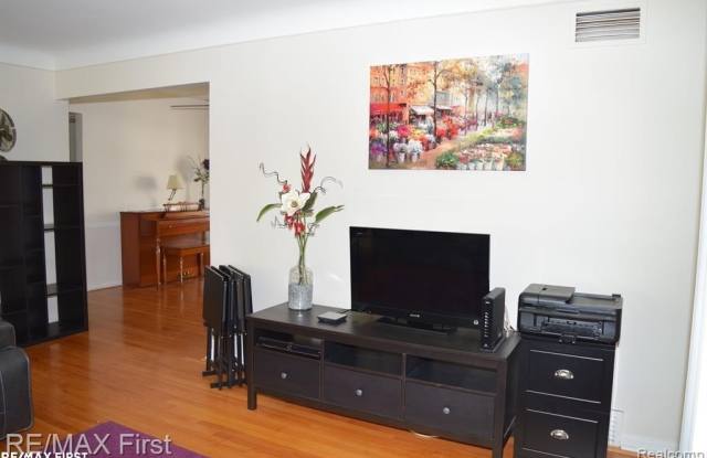 2666 Catalpa Drive Gallery 4