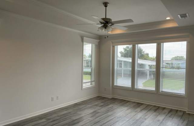 107 Country Club Dr Gallery 3