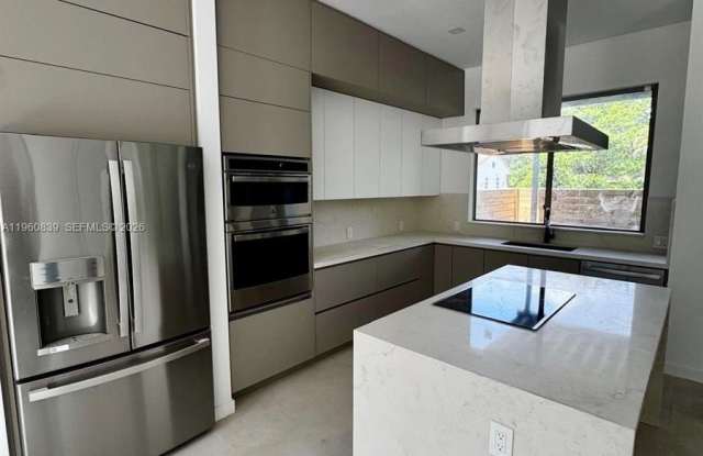 3204 Plaza St photos photos