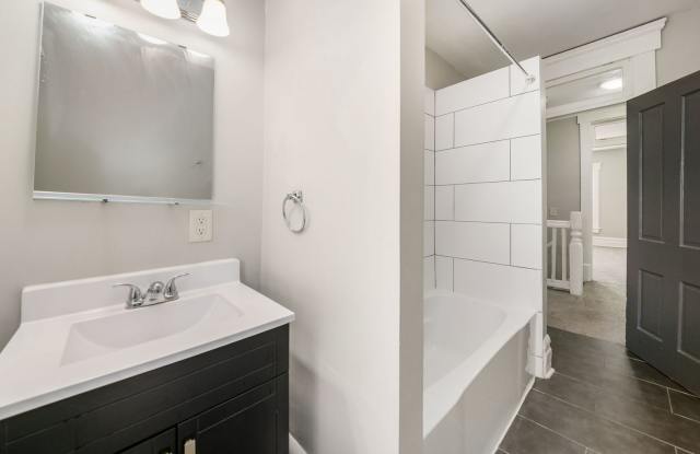 Bright 2BR Corner Townhome! Quartz, Stainless Steel & Private W/D | Pet Friendly! Gallery 4