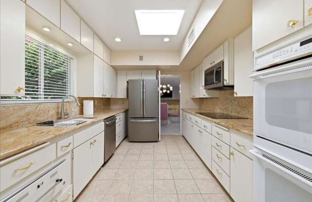 Retro/70's Spacious Condo! photos photos Retro/70's Spacious Condo! photos photos