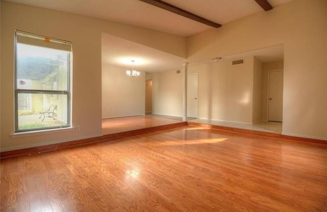1906 San Saba Lane Gallery 4