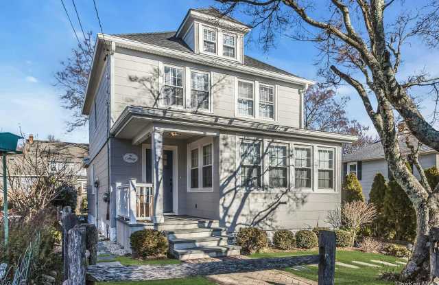 32 Katherine Street - 32 Katherine Street, Locust Valley, NY 11560