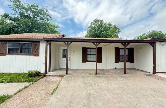 222 San Angelo Avenue - 222 San Angelo Avenue, Benbrook, TX 76126